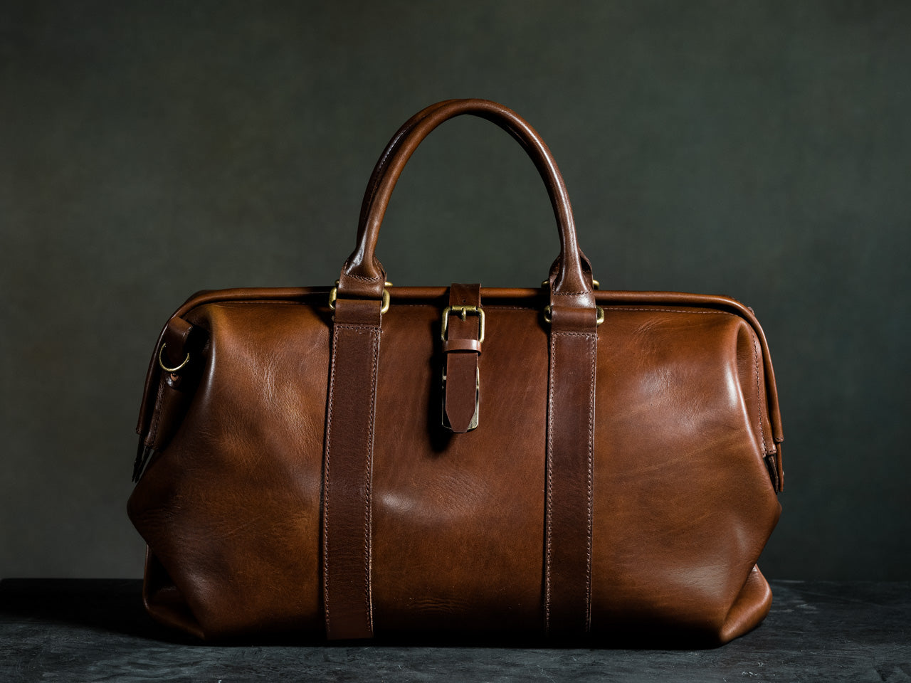 Vintage Brown Plain Leather Flap Duffle Bag, For Sports at Rs 2400 in  Udaipur